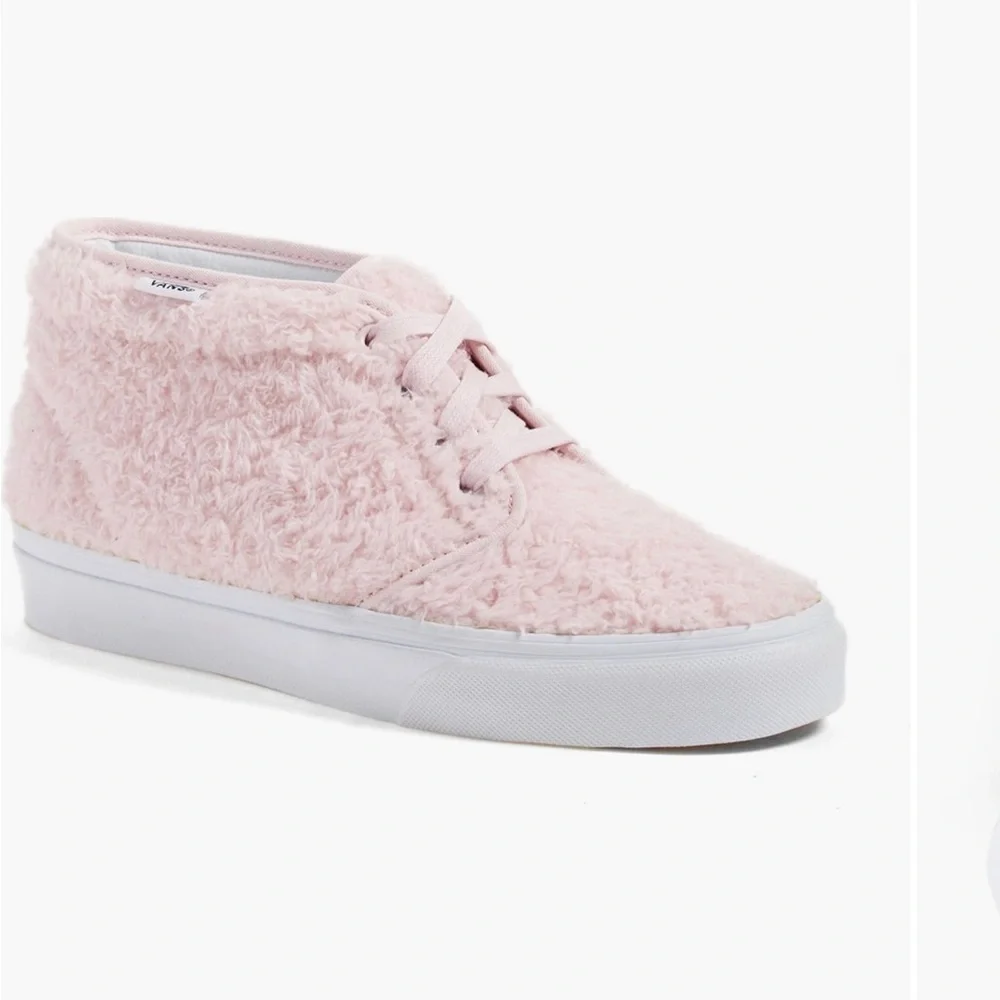 Vans Light Pink Shearling Chukka Sneakers Woman’s size 9/men’s size 7.5 NWOT